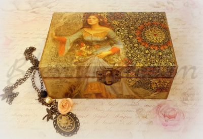 A  jewellery box "The return of the little sister"